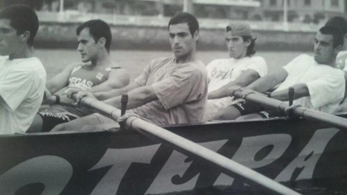 Imanol Pradales, junto a su cuadrilla de remo