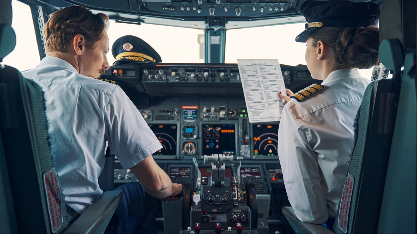 Cabina de pilotos en un avión Cabina de pilotos en un avión