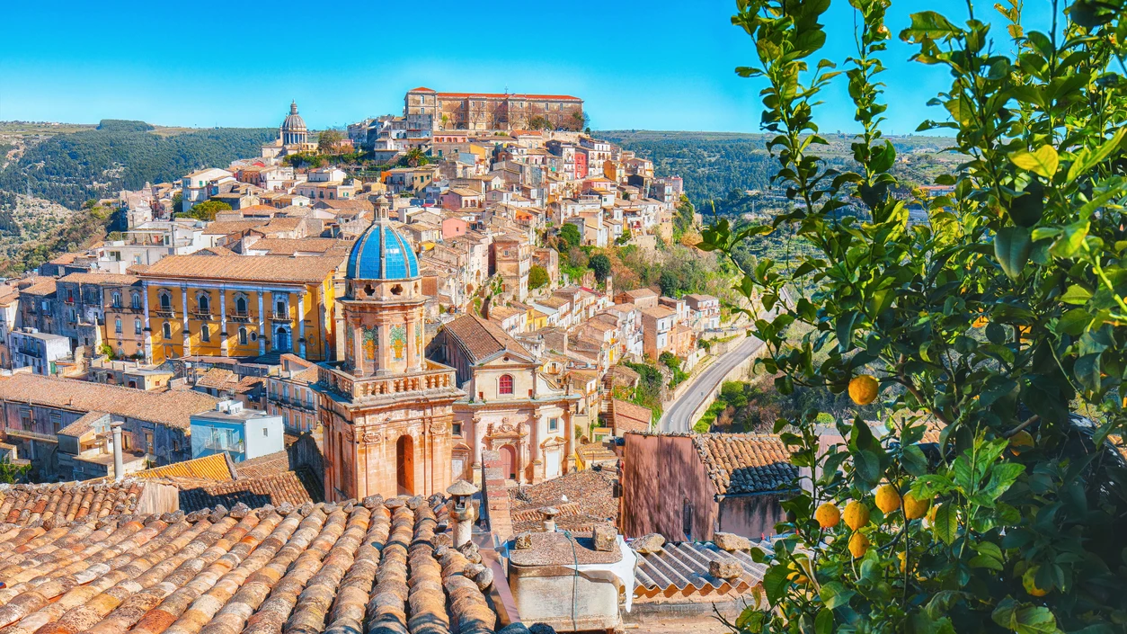 Amanecer en la antigua ciudad barroca de Ragusa Ibla en Sicilia Amanecer en la antigua ciudad barroca de Ragusa Ibla en Sicilia