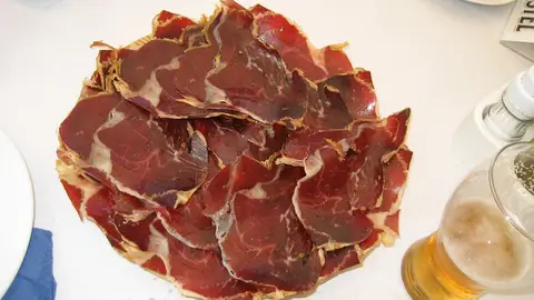 Tapa de cecina en el Barrio Húmedo de León Tapa de cecina en el Barrio Húmedo de León