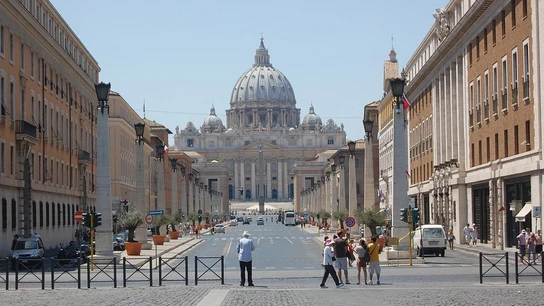 Vista de la cúpula de la basílica de San Pedro en Ciudad del Vaticano Vaticano