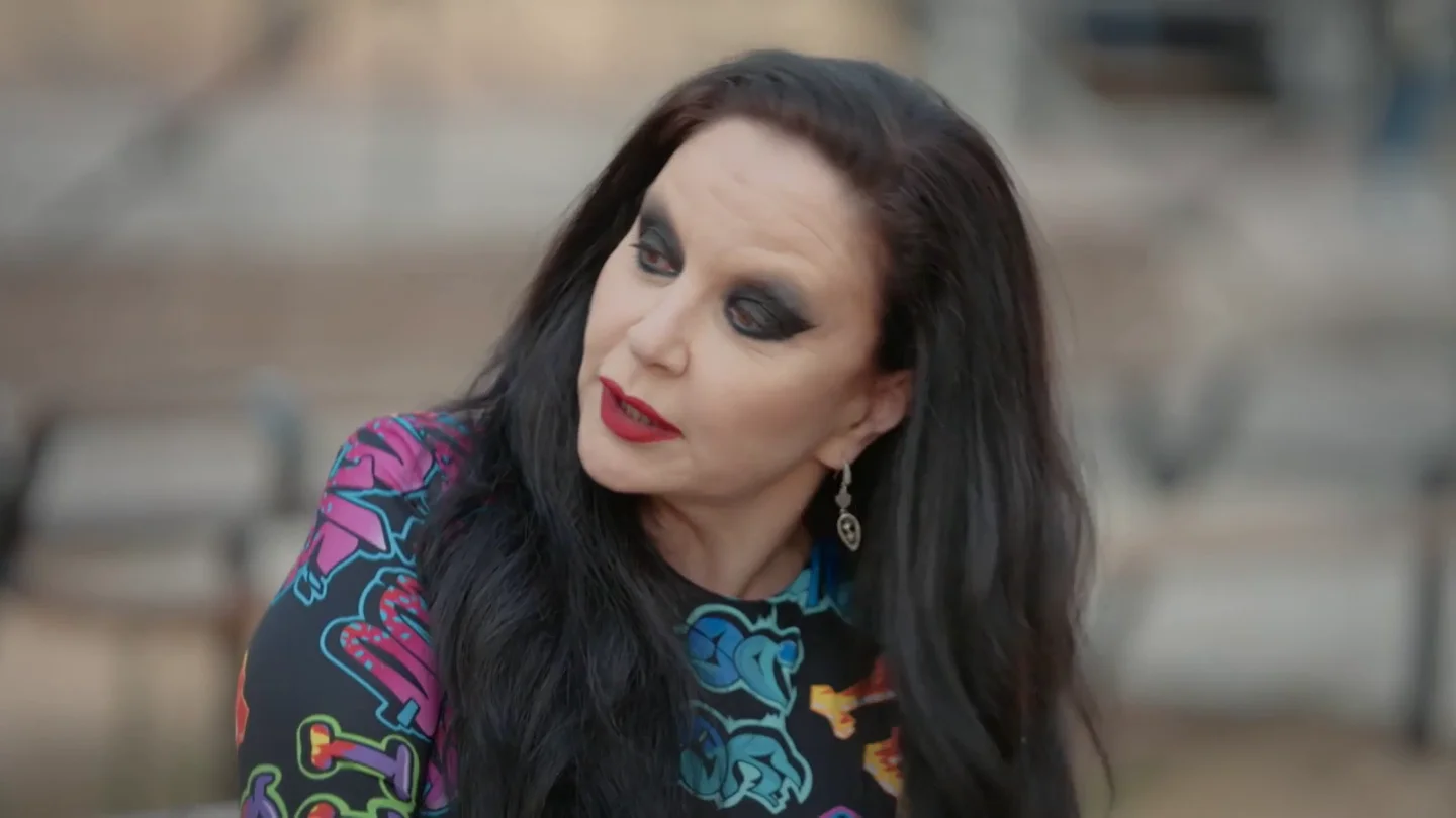 Alaska desvela a Albert Espinosa los motivos por los que nunca ha querido ser madre: "A los niños hay que criarlos" Alaska desvela a Albert Espinosa los motivos por los que nunca ha querido ser madre: "A los niños hay que criarlos"