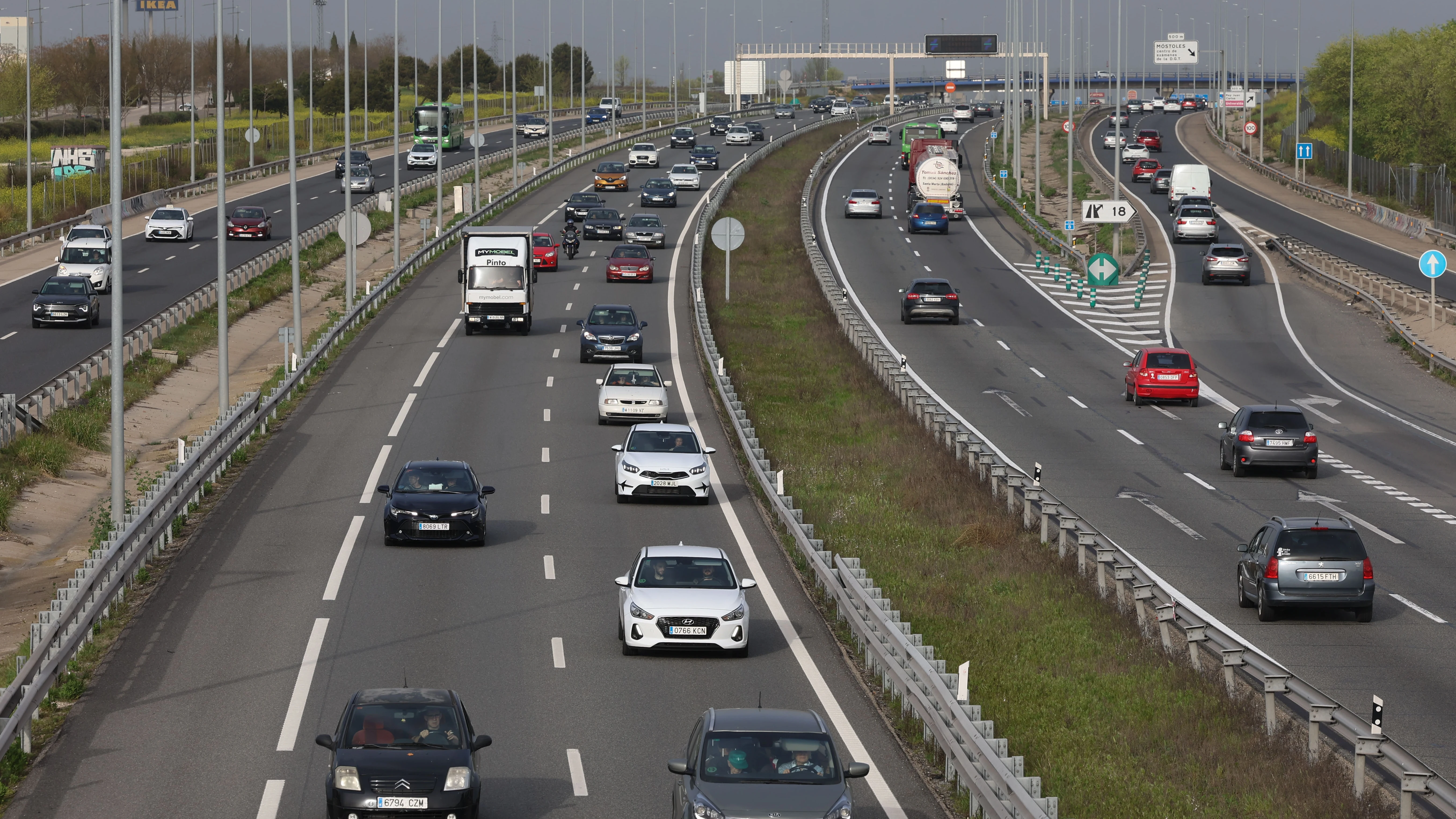 Vehículos en la A5 en Madrid.