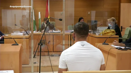 Equipo de investigación presencia la persecución, detención y juicio de 'El Banano', miembro del clan de 'Los Tontos' de Pinos Puente Equipo de investigación presencia la persecución, detención y juicio de 'El Banano', miembro del clan de 'Los Tontos' de Pinos Puente
