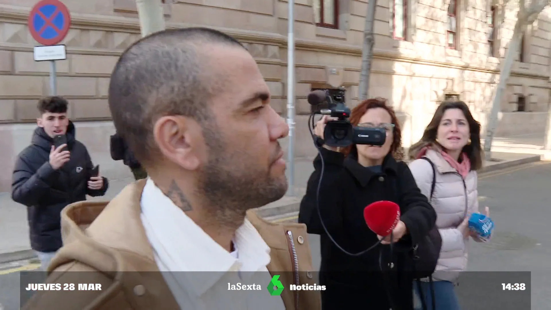 Dani Alves acude a firmar a los juzgados tras su puesta en libertad bajo fianza