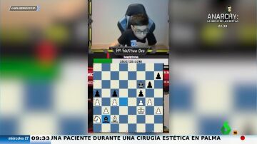 Un niño de 10 años le gana una partida de ajedrez al mejor jugador del mundo: así fue el momento de la victoria