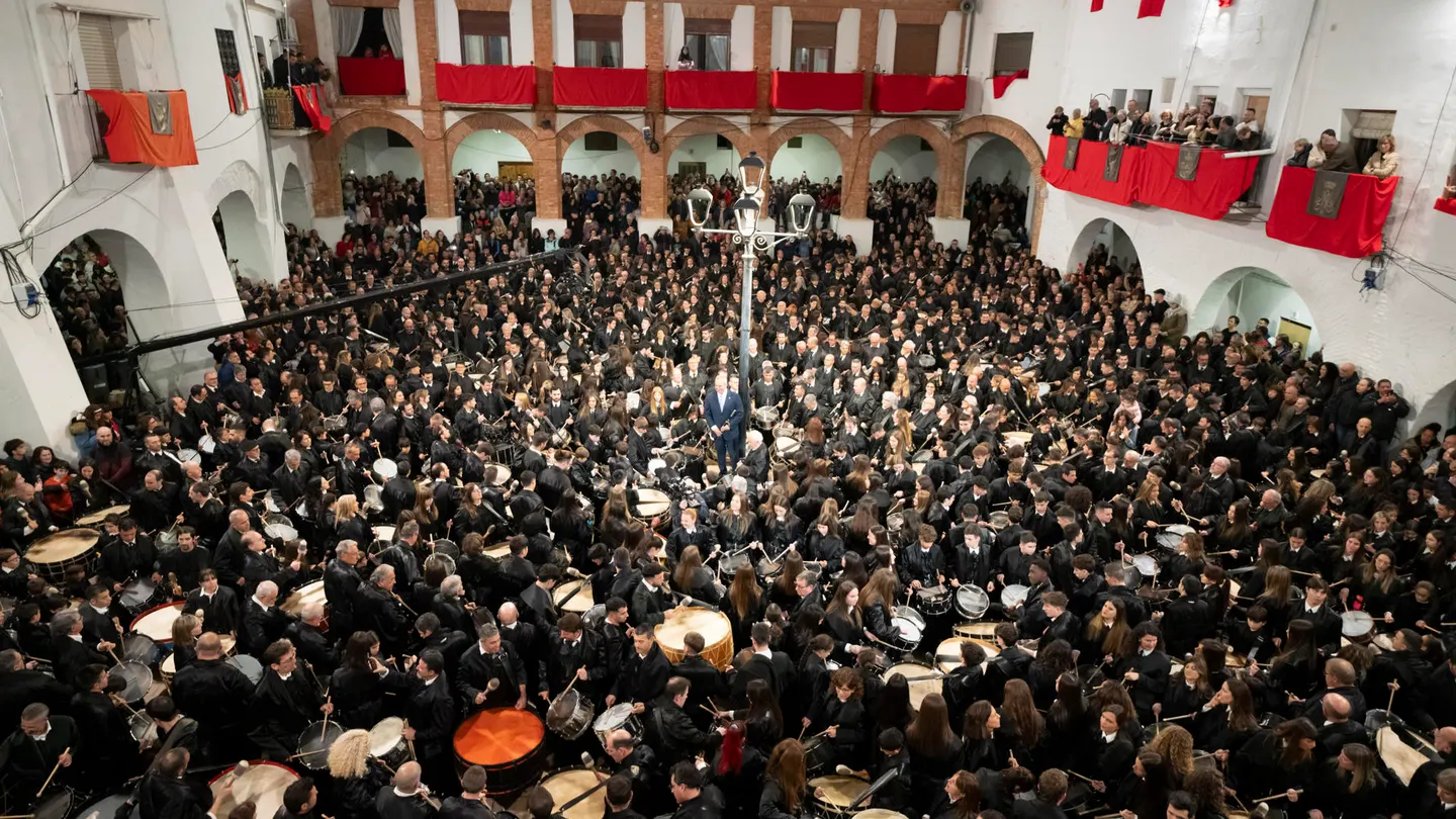 Tradicional acto de la 'Rompida de la Hora' en Híjar (Teruel) Tradicional acto de la 'Rompida de la Hora' en Híjar (Teruel)