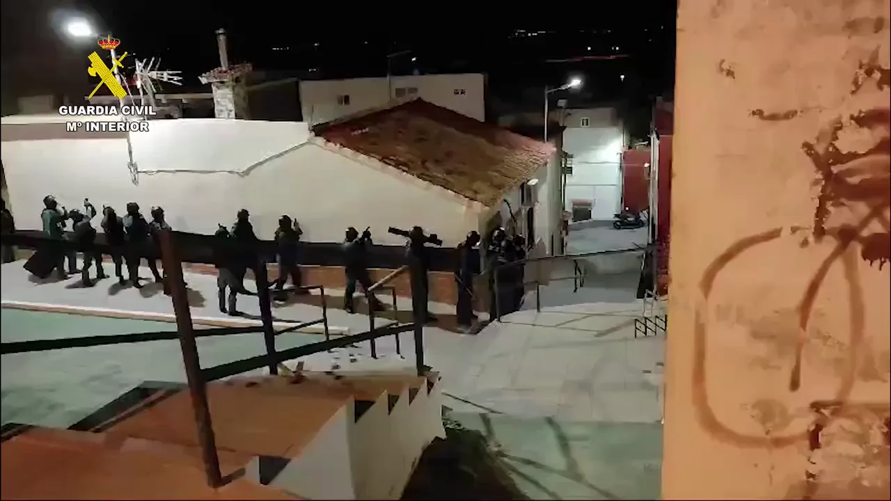 Detenidos una abuela y su nieto menor de edad por traficar con droga en Valencia 