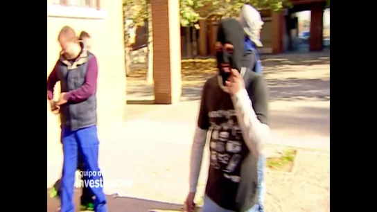 Equipo de investigación localiza a "la bestia negra" de la Guardia Civil: "El narco sabe que estamos aquí y su clan merchero nos está esperando" Equipo de investigación localiza a "la bestia negra" de la Guardia Civil: "El narco sabe que estamos aquí y su clan merchero nos está esperando"