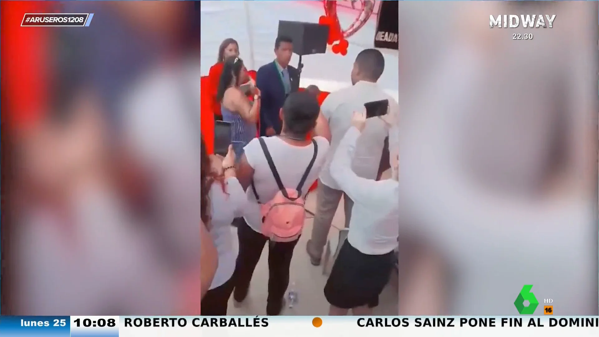 Interrumpe la boda de su expareja y desvela que tienen tres hijos y una nieta en común