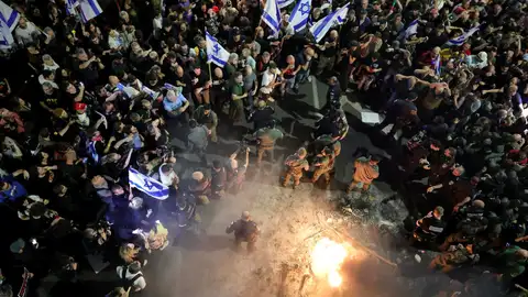 Miles de israelíes se manifiestan en Tel Aviv pidiendo un acuerdo de rehenes a Netanyahu