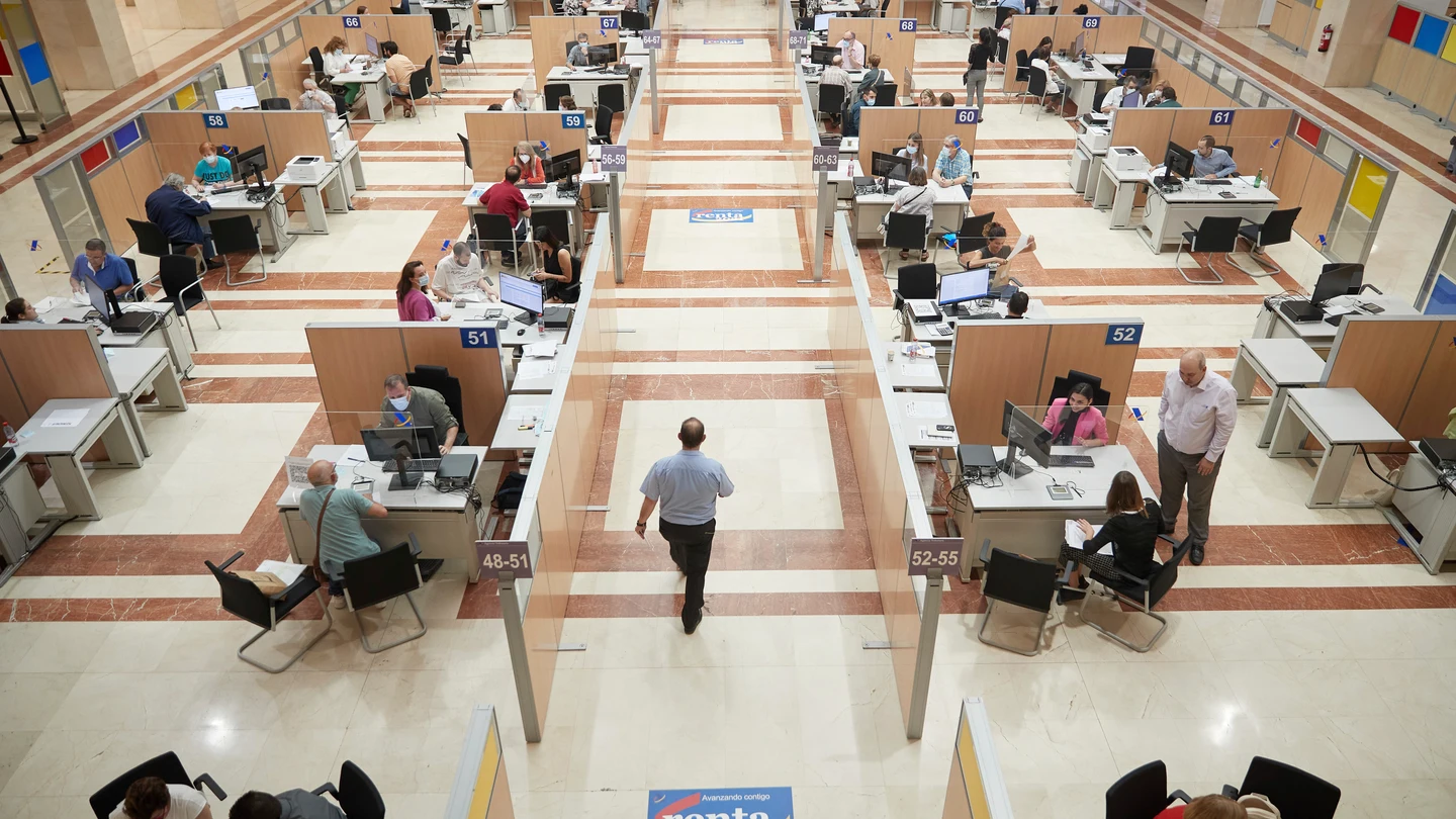 Una oficina de la Agencia Tributaria en plena campaña de la declaración de la renta, en 2021 Una oficina de la Agencia Tributaria en plena campaña de la declaración de la renta, en 2021