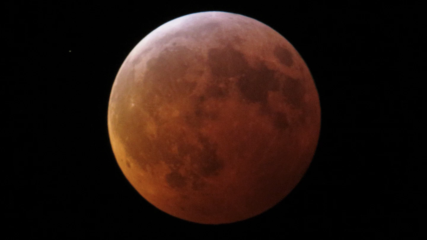 Un eclipse lunar total en Estados Unidos. Un eclipse lunar total en Estados Unidos.