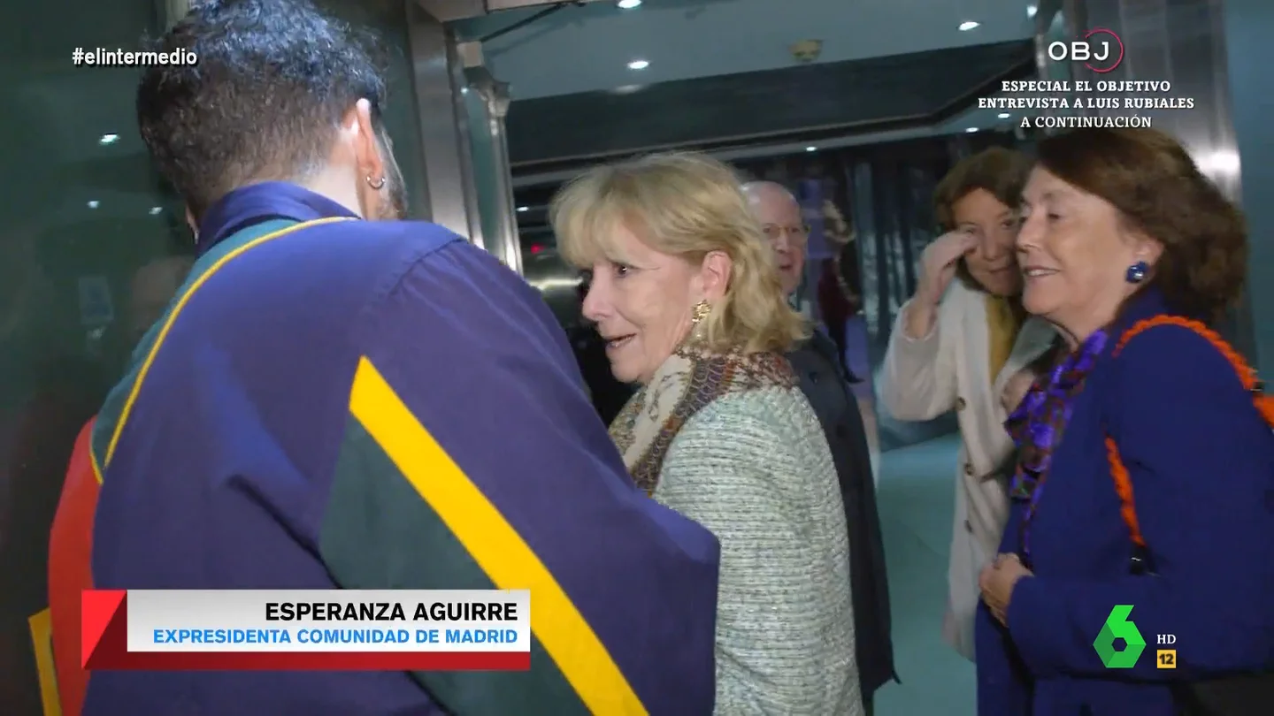 Esperanza Aguirre responde a Isma Juárez sobre si ha mandado un mensaje de ánimo a Ayuso: "Se lo mandaría a Begoña Gómez" Esperanza Aguirre responde a Isma Juárez sobre si ha mandado un mensaje de ánimo a Ayuso: "Se lo mandaría a Begoña Gómez"