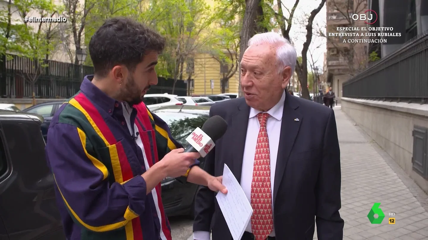 García-Margallo, sobre el libro de Pedro Sánchez: "Es una exageración porque él lo firmó pero no lo escribió" García-Margallo, sobre el libro de Pedro Sánchez: "Es una exageración porque él lo firmó pero no lo escribió"