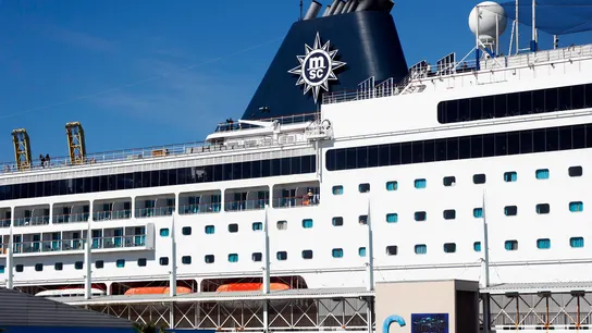 Crucero retenido en Barcelona por problemas con los visados de 69 pasajeros bolivianos Crucero retenido en Barcelona por problemas con los visados de 69 pasajeros bolivianos