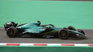 Fernando Alonso rueda con el Aston Martin
