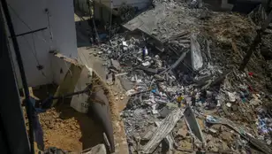 Vista de una casa destruida tras un ataque aéreo israelí en Deir Al Balah, en el sur de Gaza, en una imagen del 4 de abril de 2024.