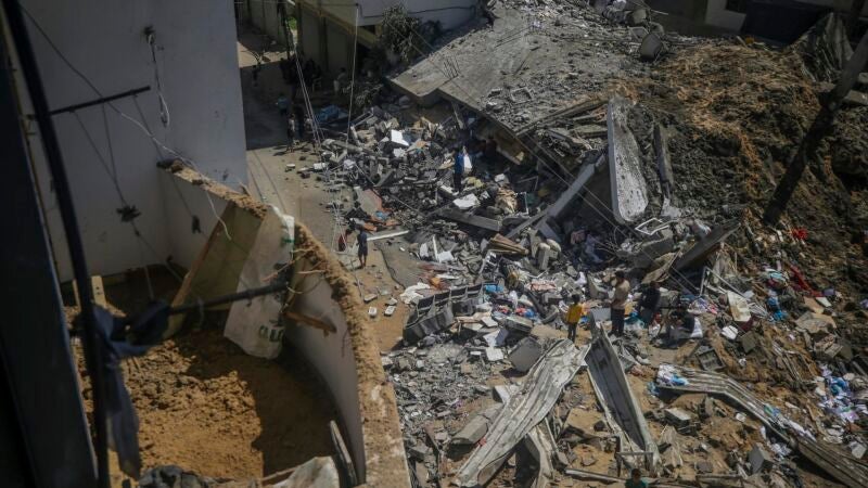 Vista de una casa destruida tras un ataque aéreo israelí en Deir Al Balah, en el sur de Gaza, en una imagen del 4 de abril de 2024.