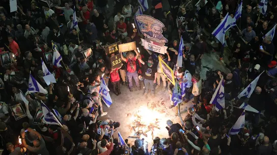 Manifestantes protestan contra el gobierno de Netanyahu en Israel Manifestantes protestan contra el gobierno de Netanyahu en Israel