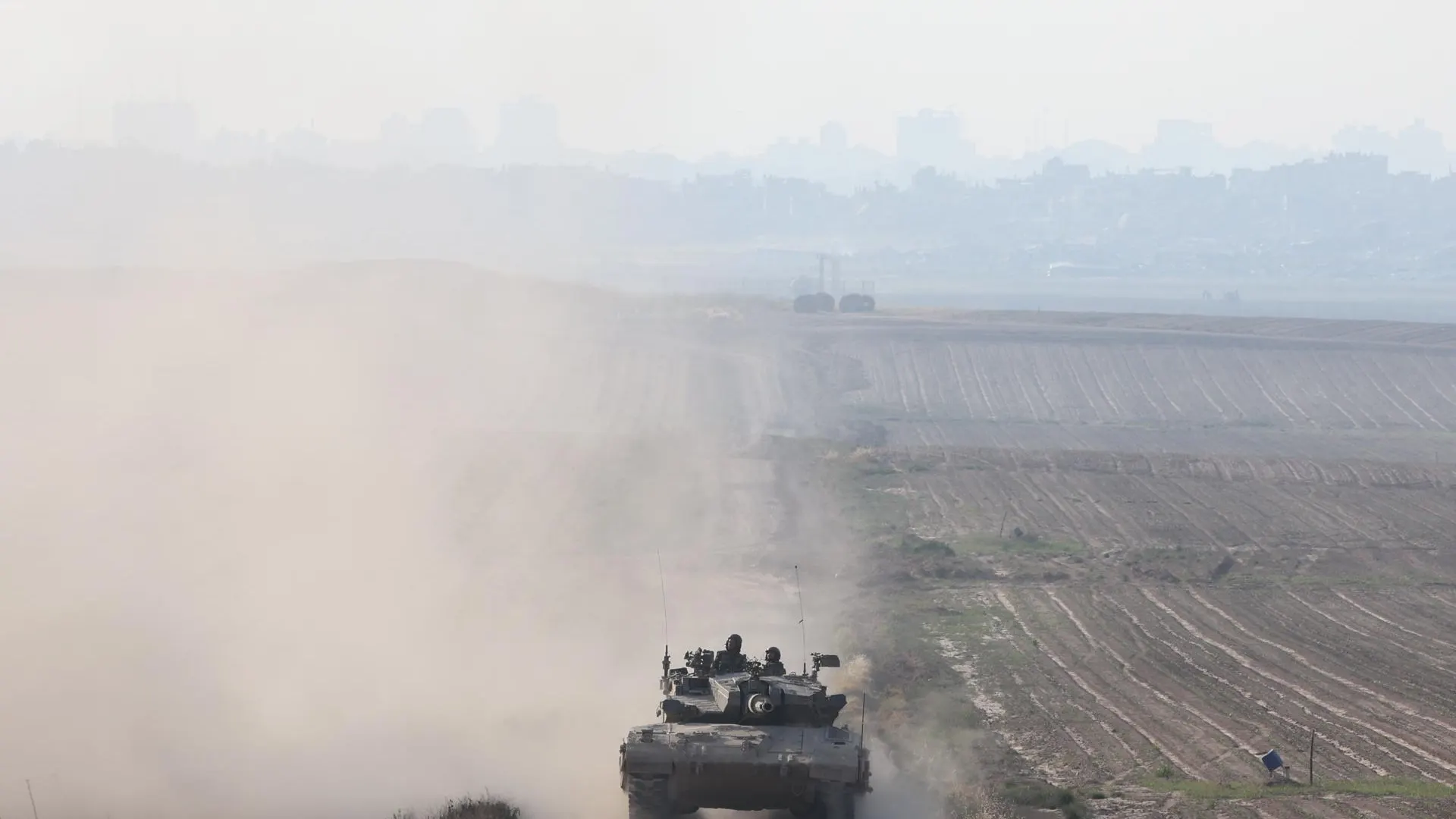 Un tanque del Ejército israelí en la frontera con Gaza, a 7 de abril de 2024