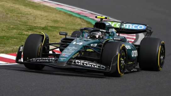 Fernando Alonso, con el Aston Martin Fernando Alonso, con el Aston Martin
