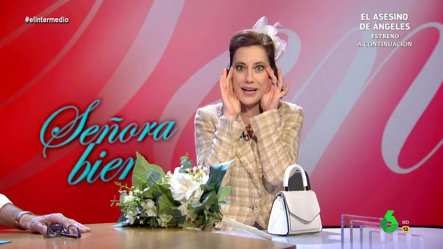 La 'señora bien', sobre los estilismos de la familia de Martínez-Almeida en la boda: "Iban directamente de fichas del parchís" La 'señora bien', sobre los estilismos de la familia de Martínez-Almeida en la boda: "Iban directamente de fichas del parchís"