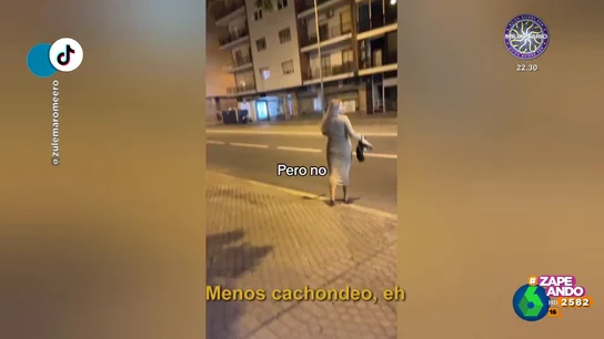 Un buen samaritano evita que una joven tenga que andar descalza lanzándole unas chanclas desde su balcón Un buen samaritano evita que una joven tenga que andar descalza lanzándole unas chanclas desde su balcón