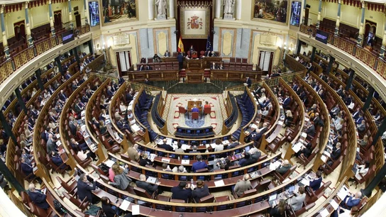 El Congreso aprueba la propuesta del PP para rebajar el IRPF en los tres primeros tramos y así combatir la inflación El Congreso aprueba la propuesta del PP para rebajar el IRPF en los tres primeros tramos y así combatir la inflación