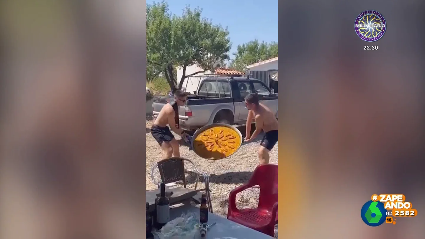 El arriesgado juego de malabares con una paella que deja a un grupo de amigos sin comer El arriesgado juego de malabares con una paella que deja a un grupo de amigos sin comer