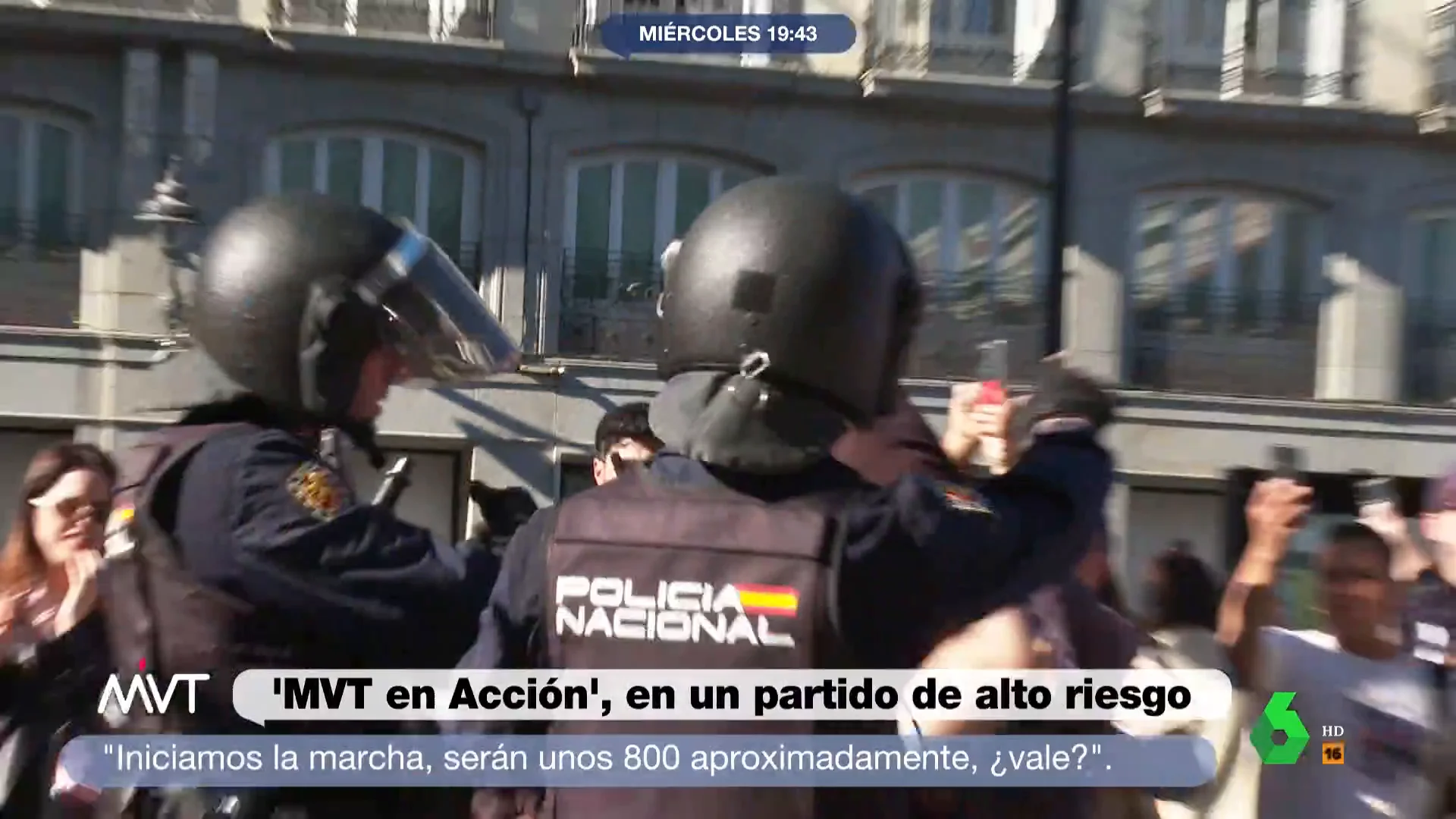 Así vive desde dentro la Policía un partido de algo riesgo: "El momento más crítico es el acceso al metro y al estadio"