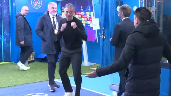 Así ha sido el llamativo reencuentro entre Luis Enrique y Xavi Hernández antes del PSG - Barça Así ha sido el llamativo reencuentro entre Luis Enrique y Xavi Hernández antes del PSG - Barça