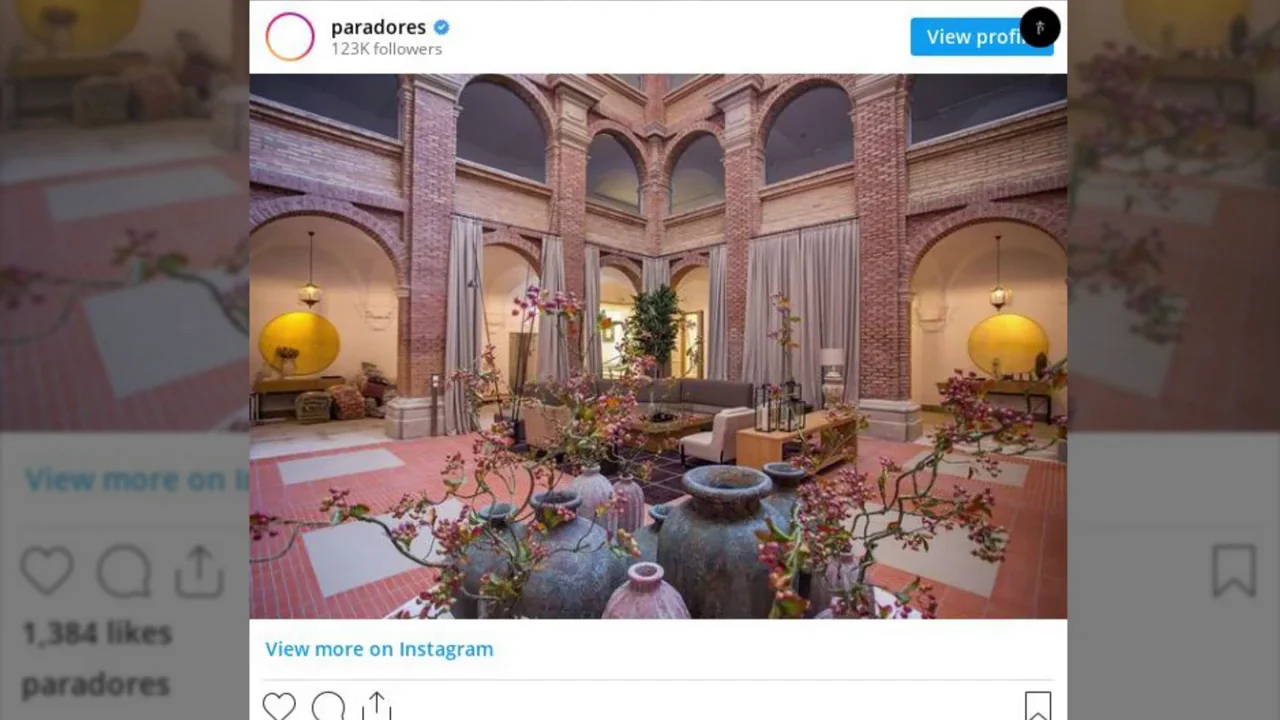 Parador de Lleida El parador que está en un convento del siglo XVII y tiene un restaurante "dentro de una iglesia"
