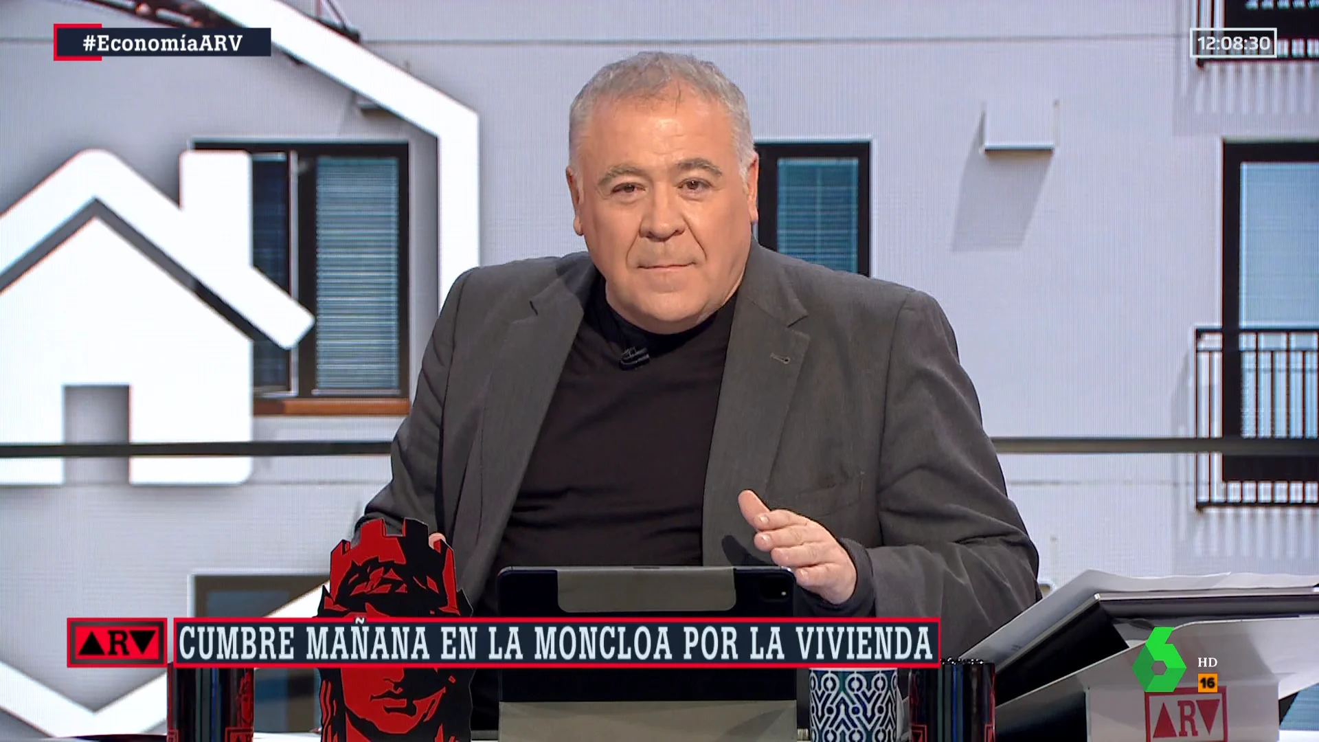 ARV- "Yo por ese pasillo no entro ni de perfil": Ferreras reacciona al 'house tour' de una joven en su vivienda de 15m2