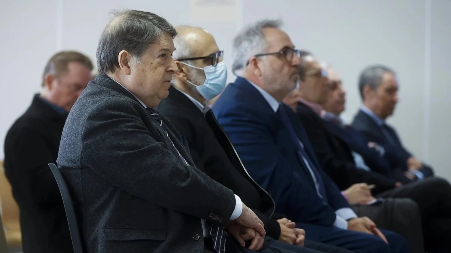Un amigo de Zaplana confiesa que era su testaferro: "Me dijo que me encargase de su dinero. Me pidió favores" Un amigo de Zaplana confiesa que era su testaferro: "Me dijo que me encargase de su dinero. Me pidió favores"
