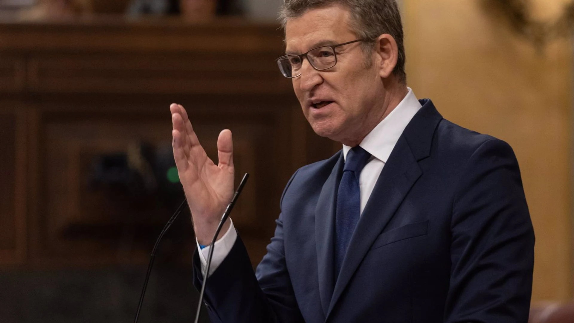 Feijóo exige a Sánchez que no use la política exterior como "cortafuegos de sus problemas internos": "Está desesperado" Feijóo exige a Sánchez que no use la política exterior como "cortafuegos de sus problemas internos": "Está desesperado"