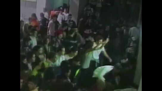 Mordiscos, ara&ntilde;azos, pisotones... Mar&iacute;a recuerda c&oacute;mo "la gente pasaba por encima" para intentar sobrevivir en el Madrid Arena