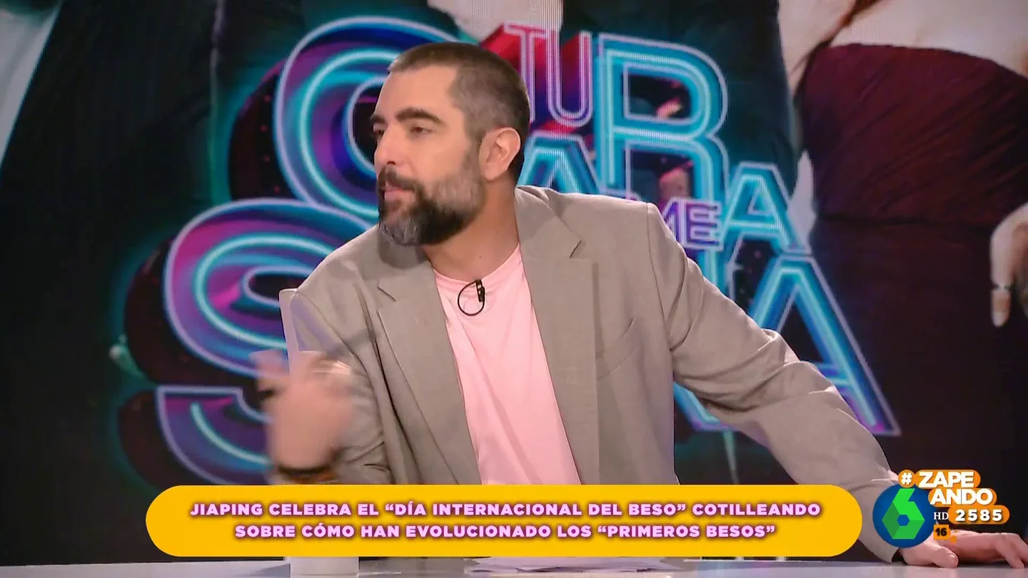 Dani Mateo 'flipa' con la edad a la que Jiaping se dio su primer beso: "Me parece una pasada" Dani Mateo 'flipa' con la edad a la que Jiaping se dio su primer beso: "Me parece una pasada"