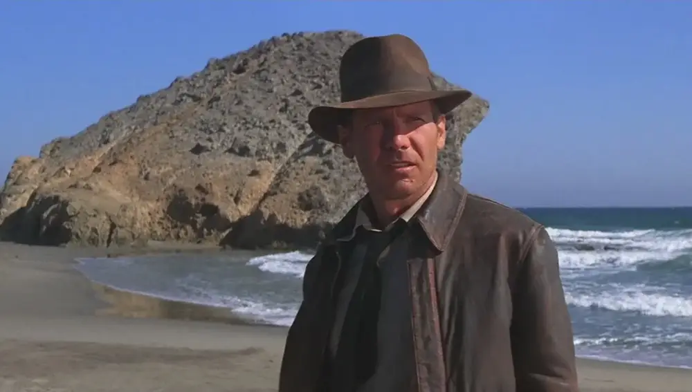 Harrison Ford en una escena de Indiana Jones y la última cruzada rodada en la playa de Mónsul