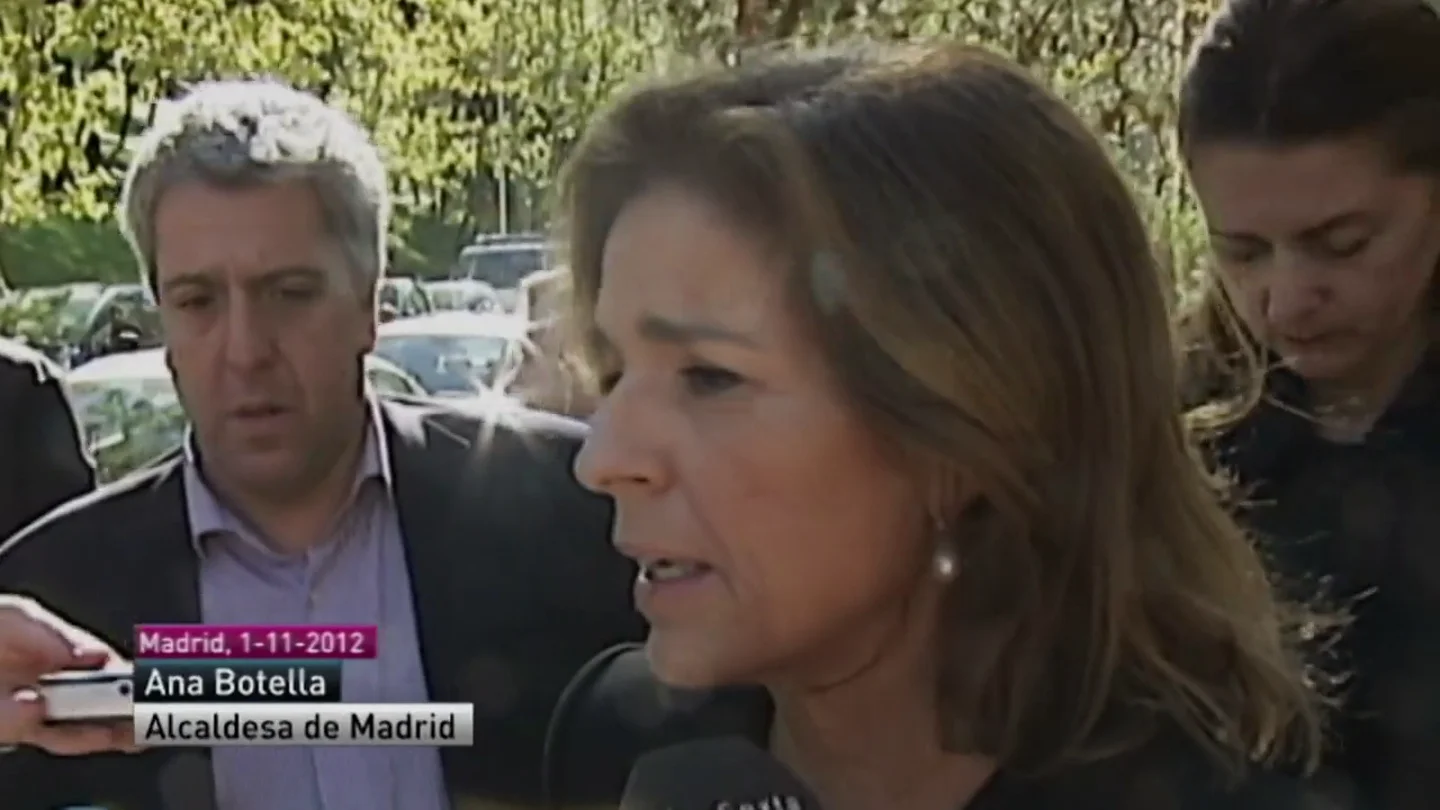 La actitud de la alcaldesa Ana Botella tras la tragedia del Madrid Arena: así fueron sus vacaciones a Cascais en plena crisis La actitud de la alcaldesa Ana Botella tras la tragedia del Madrid Arena: así fueron sus vacaciones a Cascais en plena crisis
