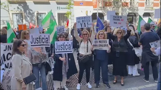 Abogados y procuradores manifestantes en Madrid Abogados y procuradores manifestantes en Madrid