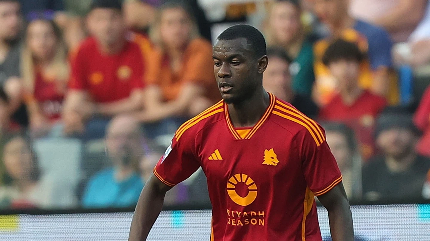 Ndicka, jugador de la Roma Ndicka, jugador de la Roma