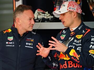 Max Verstappen charla con Christian Horner