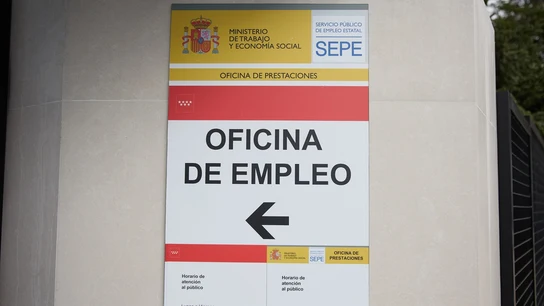 Vista de las indicaciones de una oficina de empleo del SEPE (Archivo) Vista de las indicaciones de una oficina de empleo del SEPE (Archivo)