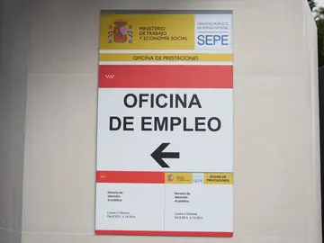 Vista de las indicaciones de una oficina de empleo del SEPE (Archivo)