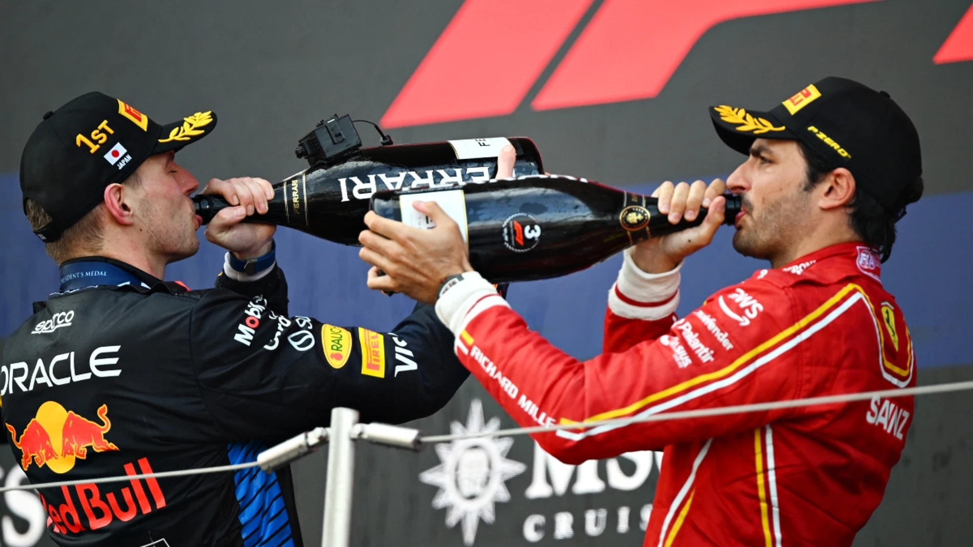 Max Verstappen, con Carlos Sainz