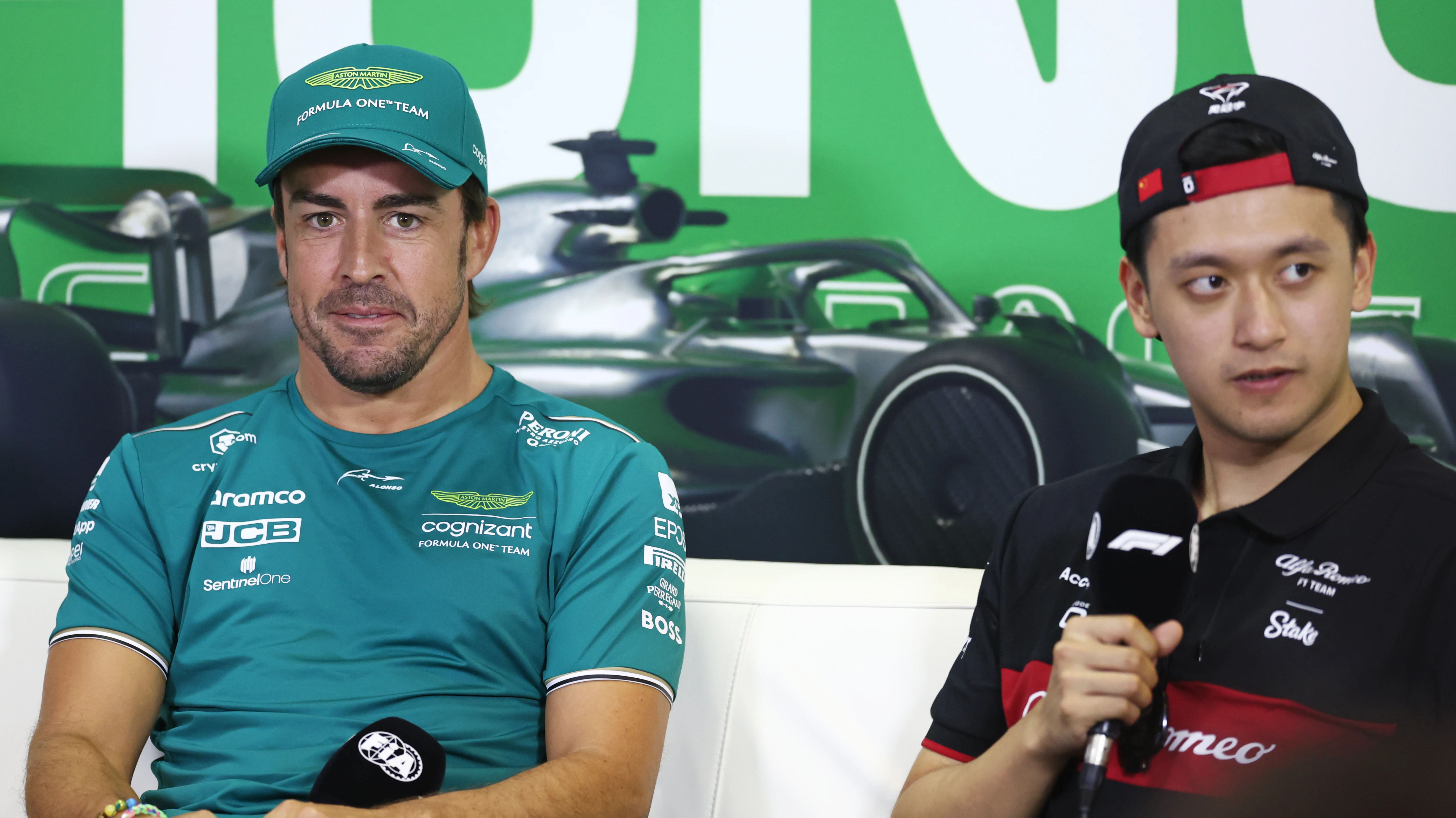 Fernando Alonso y Guanyu Zhou