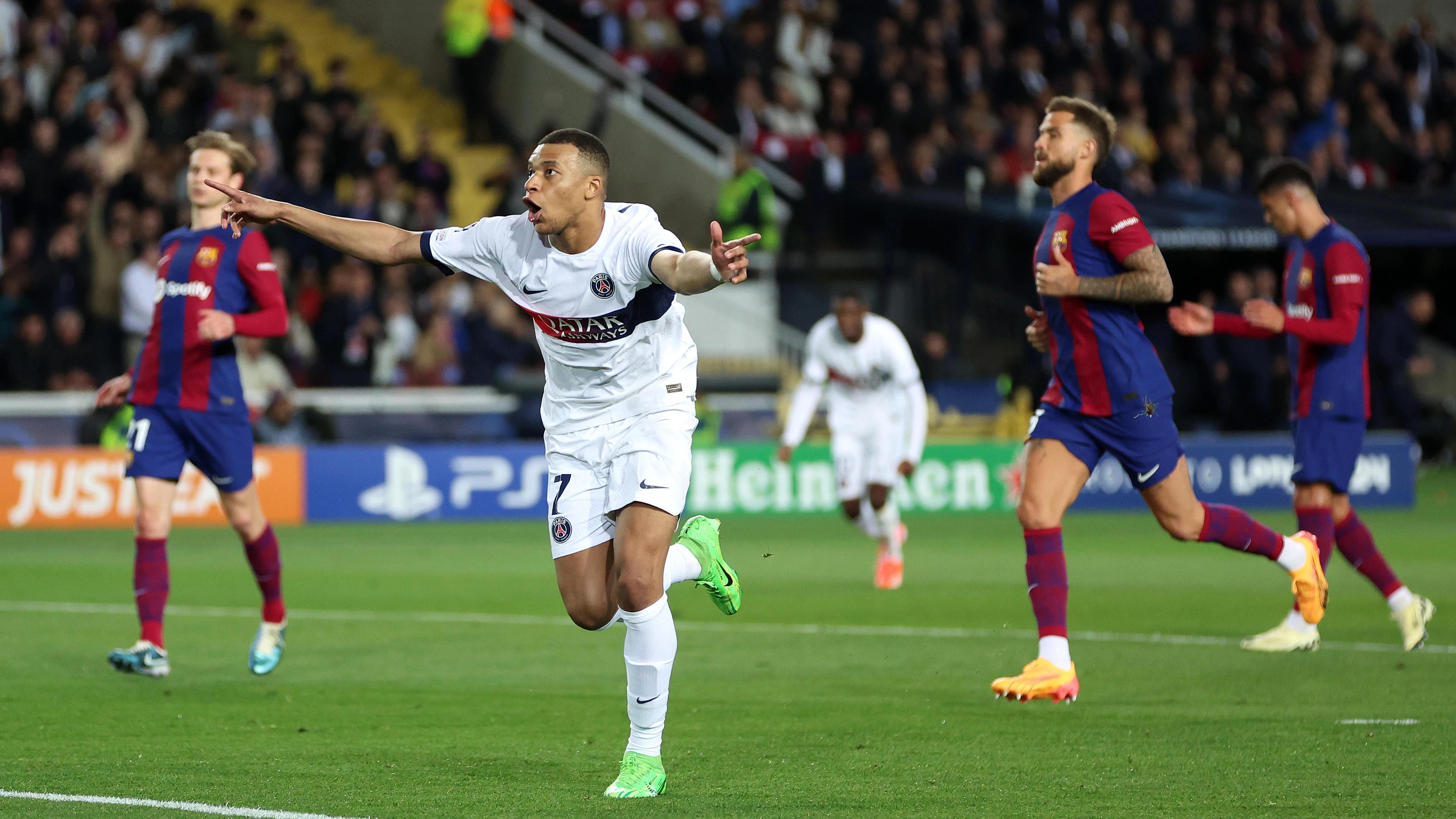 Kylian Mbappé celebra un gol ante el Barça