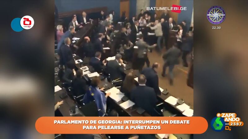 Pelea en el parlamento de Georgia: un diputado interrumpe un debate para pelearse a puñetazos