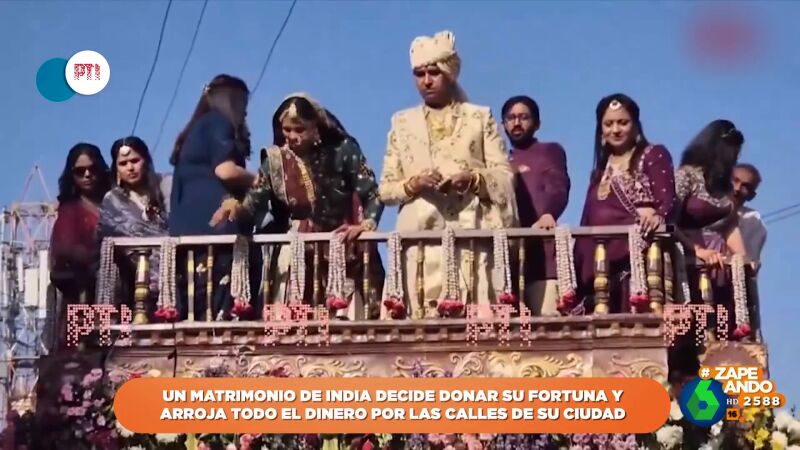 La reacción de Dani Mateo al ver a un matrimonio arrojar su dinero por las calles de su ciudad: "Como catalán, no puedo verlo"